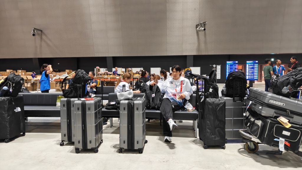 名古屋亞運安排失當,出現系統故障無車接送,多國健兒受困機場。新華網 名古屋亞運安排失當,出現系統故障無車接送,多國健兒受困機場。新華網