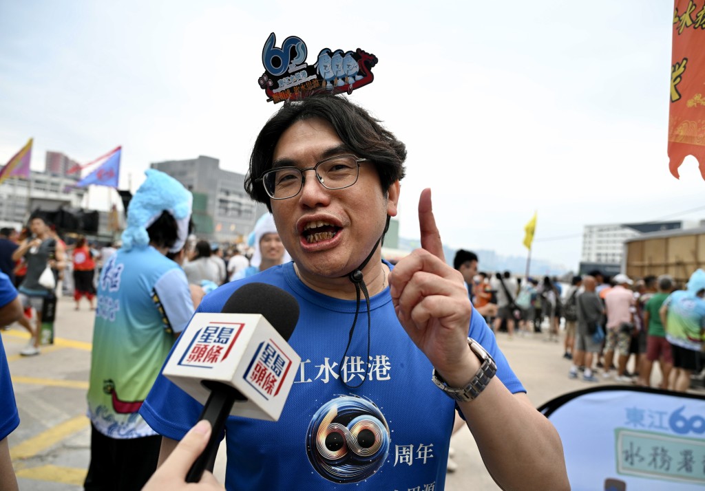 水務署署長黃恩諾親自上陣做鼓手。蘇正謙攝 水務署署長黃恩諾親自上陣做鼓手。蘇正謙攝