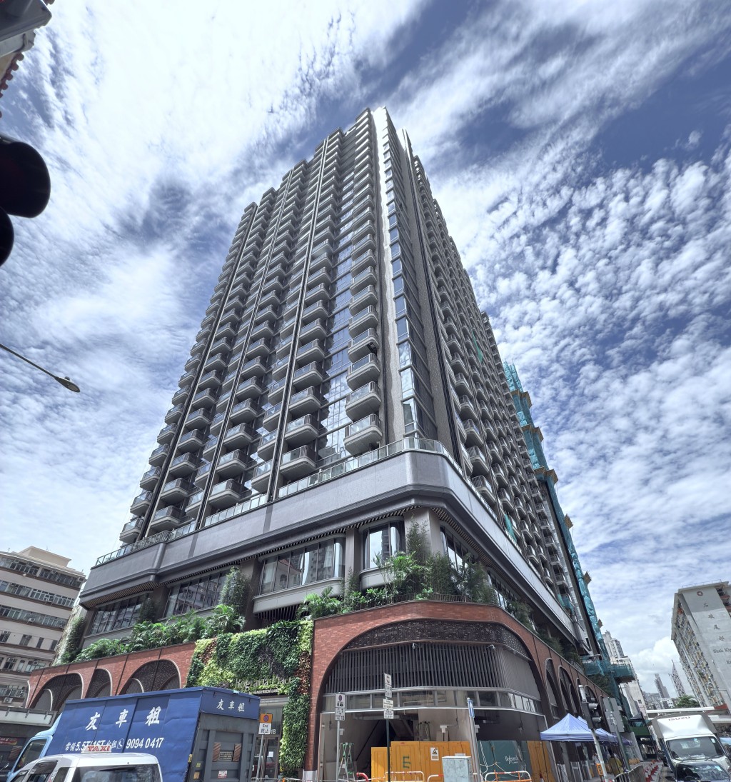 長沙灣Belgravia Place 1B座高層10室獲租客以640萬承接,呎價約19048元。 長沙灣Belgravia Place 1B座高層10室獲租客以640萬承接,呎價約19048元。