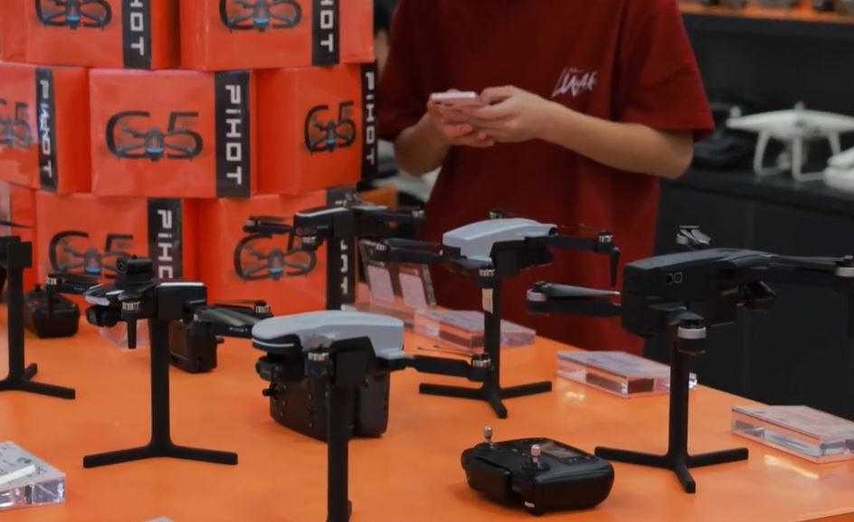 中国制的科技产品成为外国游客的消费重点。中新网