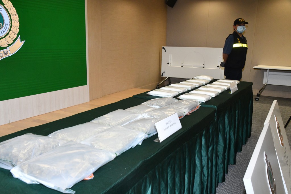 海關檢獲的毒品約1100萬元。徐裕民攝 海關檢獲的毒品約1100萬元。徐裕民攝