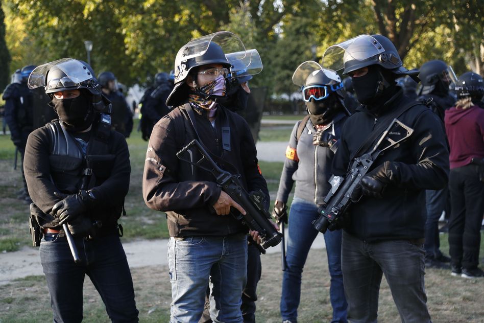 巴黎的游行演变成冲突。