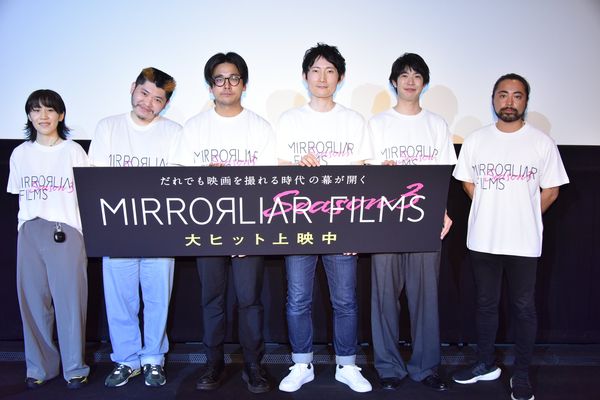山田孝之(右)近日為執導新片宣傳。