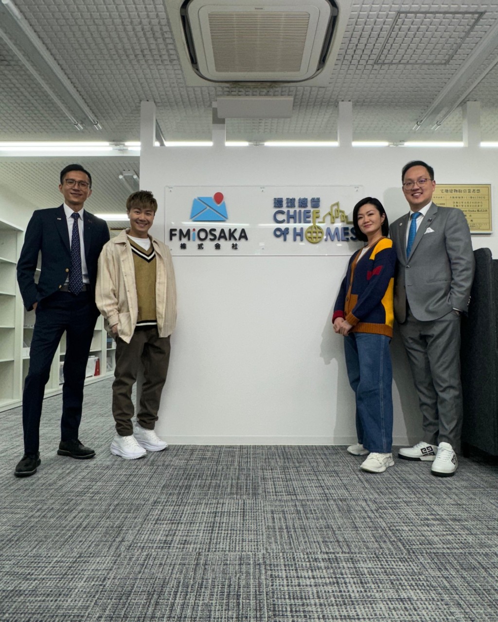 方健儀（右二）早前都有上TVB節目《買大阪樓15識》分享海外置業心得。