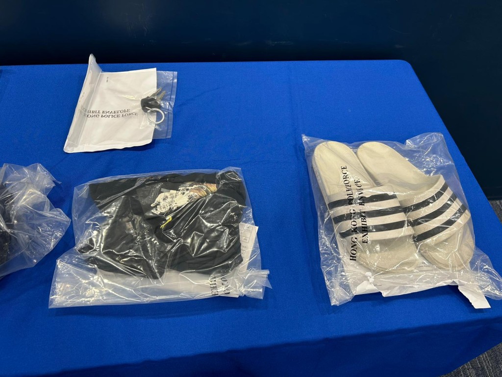 警方檢取被捕人士當日身穿的衣物。 警方檢取被捕人士當日身穿的衣物。