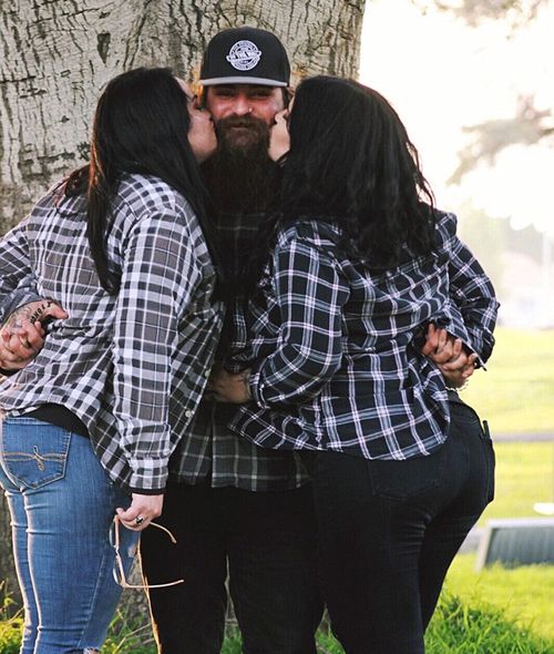 三人相处融洽。网图