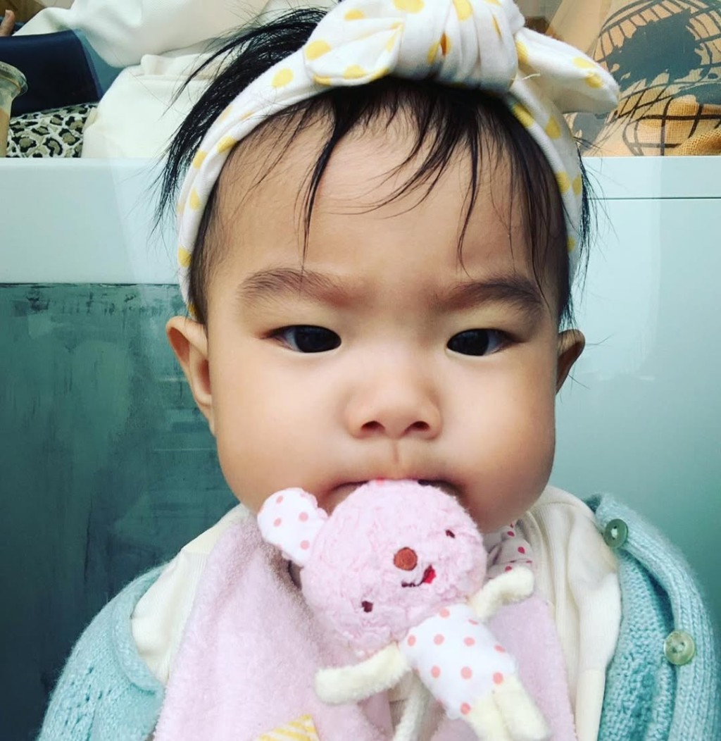 Leanne分享女兒們的「搞鬼」照片，為大家苦中帶來一點正能量。（圖片來源：IG@leannefu_1027）