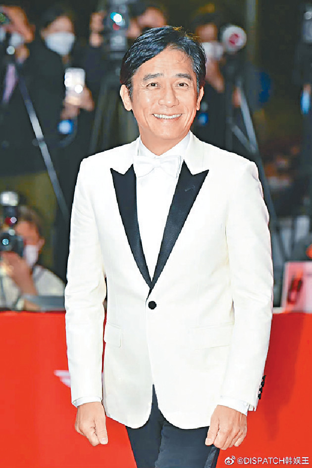 ■劉溫馨上載到訪主題樂園靚相，但hashtag句句有骨。