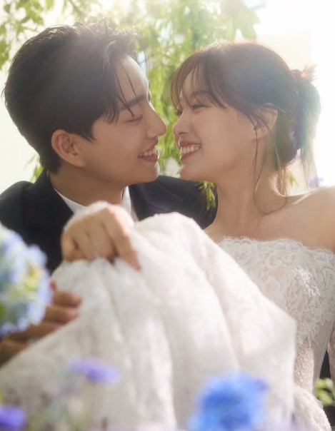 朴伟2024年与女团Secret成员宋枝恩结婚,成为一时佳话。 朴伟2024年与女团Secret成员宋枝恩结婚,成为一时佳话。