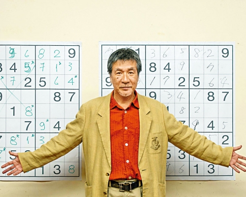 巴西二〇一二年舉行首次全國性數獨比賽,鍜治真起到場讓記者拍照。