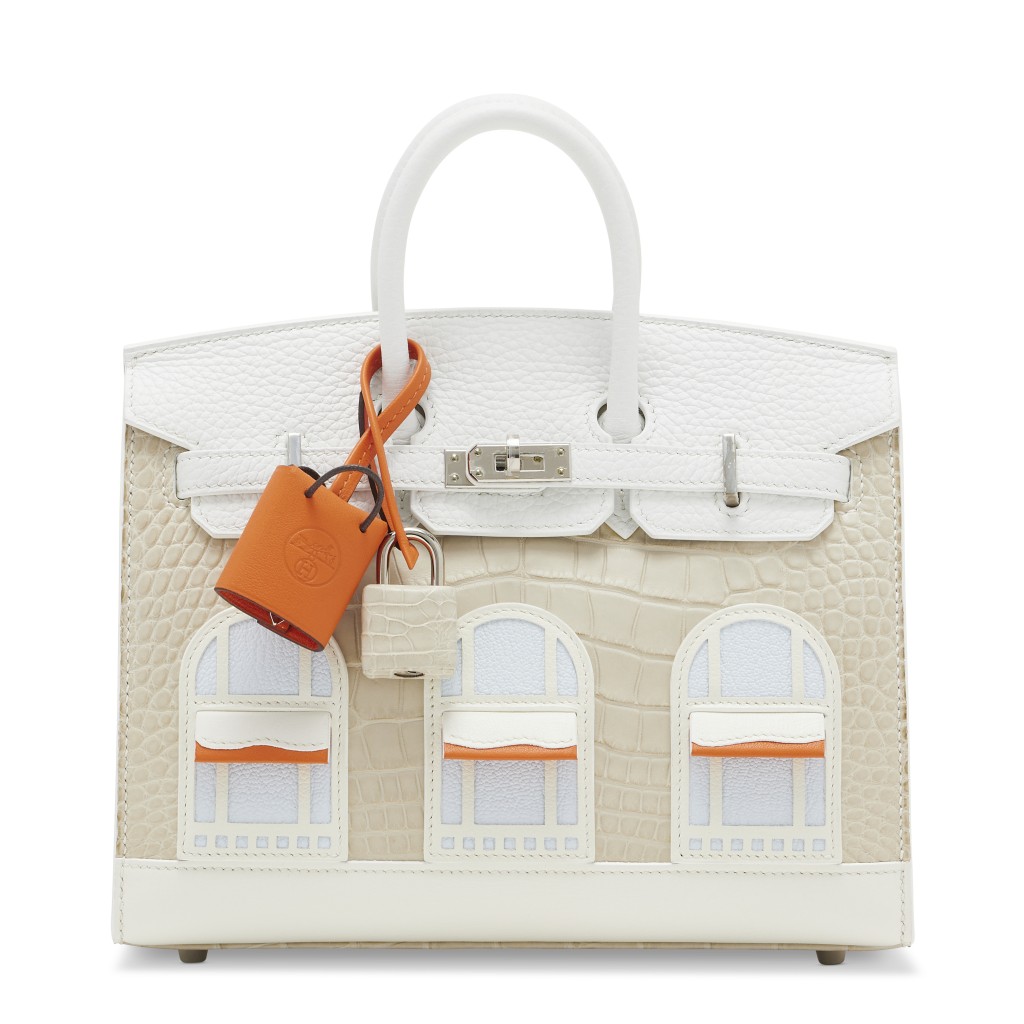 Hermès(2021年)霧面水泥灰色短吻 鱷皮20厘米外縫雪白Faubourg Birkin Bag,白色Togo、Swift及Sombrero 小牛皮,配橙色及奶昔白色Swift小牛皮及霧霾藍色Chèvre山羊皮。 成交價:2,268,000港元。 Hermès(2021年)霧面水泥灰色短吻 鱷皮20厘米外縫雪白Faubourg Birkin Bag,白色Togo、Swift及Sombrero 小牛皮,配橙色及奶昔白色Swift小牛皮及霧霾藍色Chèvre山羊皮。 成交價:2,268,000港元。