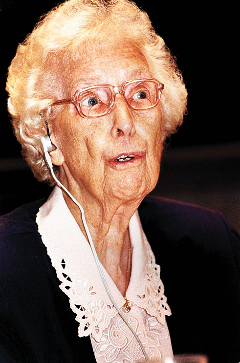 前立法局及市政局議員杜葉錫恩在2015年離世，享年102歲。