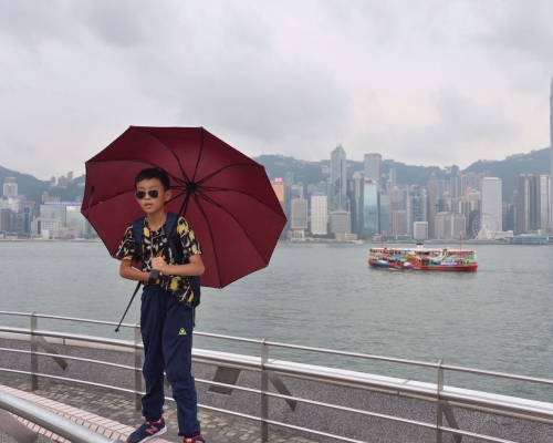 明日密雲,有大雨及狂風雷暴,氣溫25至28度。