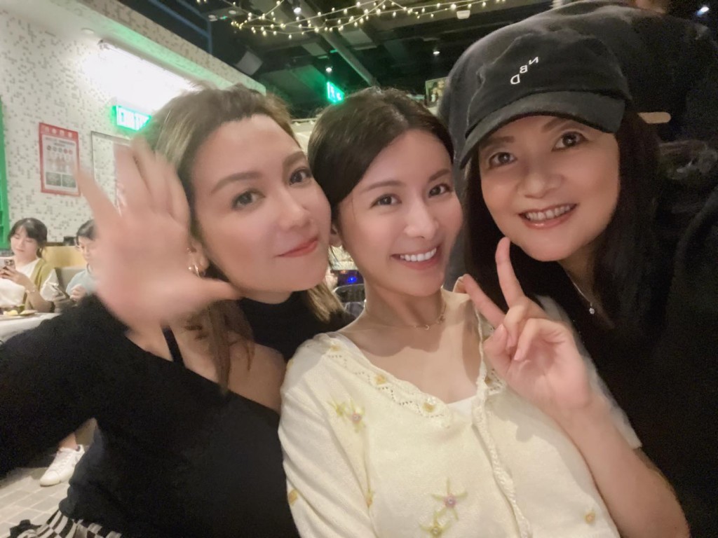 「音樂情人」鄭子誠的太太劉倩怡（右）亦於社交網貼出飯局照。