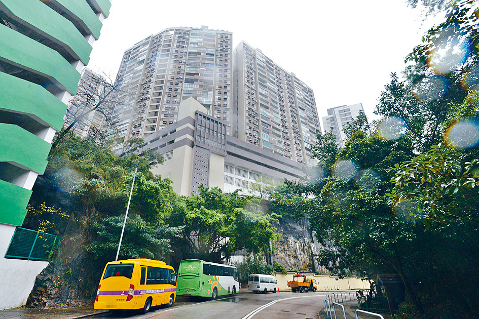 云峰大厦低层户以3000万易手。