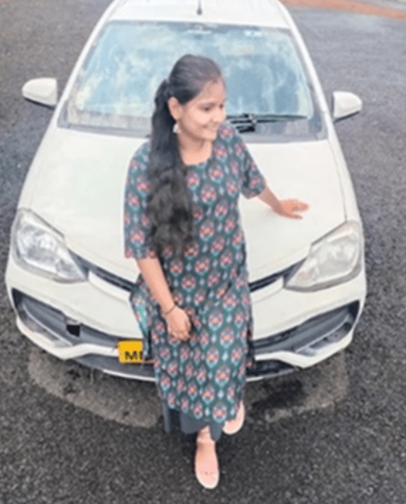 悲劇發生在17日下午，女子當時坐一名男性友人的車，到馬哈拉施特拉邦的蘇利漢漢山欣賞壯麗景色。