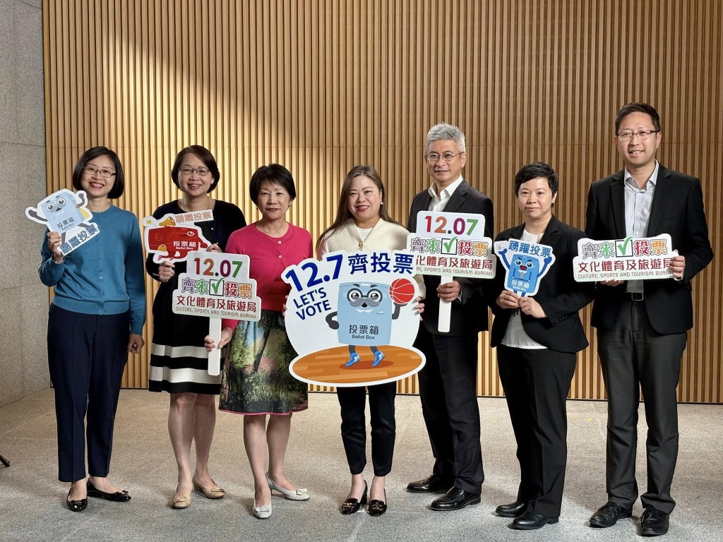 羅淑佩亦指拍攝宣傳片最高興的是與文體旅局常任秘書長沈鳳君、文體旅局副局長劉震、旅遊事務專員張馮泳萍、文創產業專員黎細明、旅遊事務副專員朱瑞雯、文體旅局政治助理招文亮一起拍攝宣傳短片。文體旅局圖片 羅淑佩亦指拍攝宣傳片最高興的是與文體旅局常任秘書長沈鳳君、文體旅局副局長劉震、旅遊事務專員張馮泳萍、文創產業專員黎細明、旅遊事務副專員朱瑞雯、文體旅局政治助理招文亮一起拍攝宣傳短片。文體旅局圖片