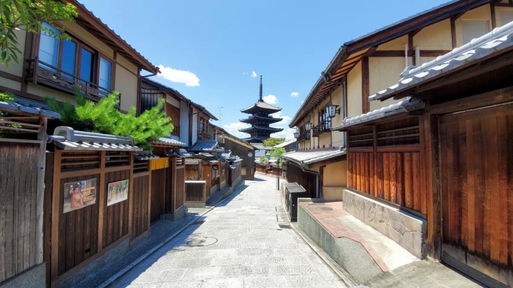 日本的餐廳及酒店都不設預約訂金制度，圖為京都祇園。