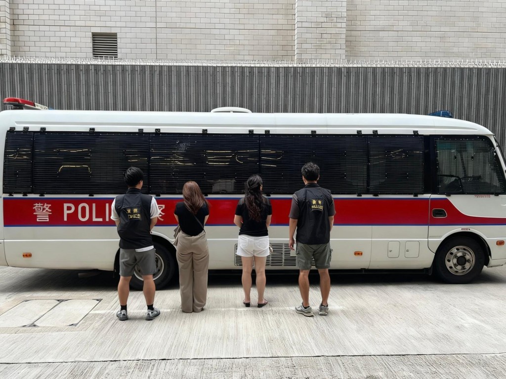 行動中，警方拘捕3名內地女子，又截查多名人士，以打擊流鶯問題。警方圖片