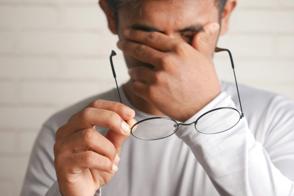 面對看似毫無出路的困境,他甚至萌生了極端且令人心酸的想法(示意圖非涉事人) 面對看似毫無出路的困境,他甚至萌生了極端且令人心酸的想法(示意圖非涉事人)