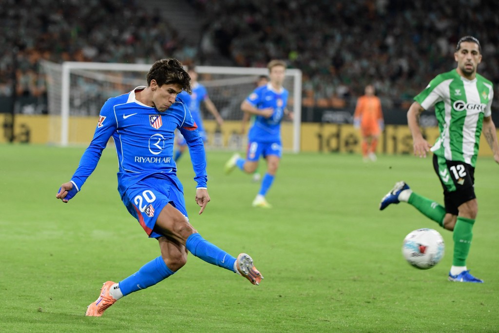 古利安奴施蒙尼開賽3分鐘就先開紀錄。法新社 古利安奴施蒙尼開賽3分鐘就先開紀錄。法新社