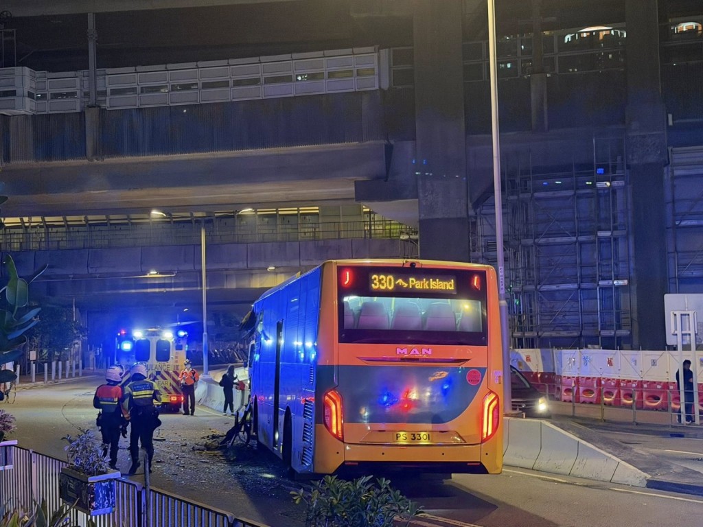 事件涉及居民巴士及旅遊巴。