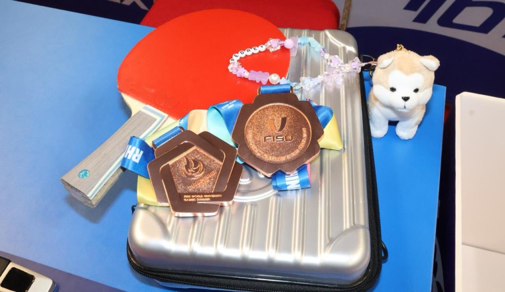 詠琳的最強後盾是父母及兄長，這隻狗狗吊飾是爸爸從日本買給她的。徐嘉華攝