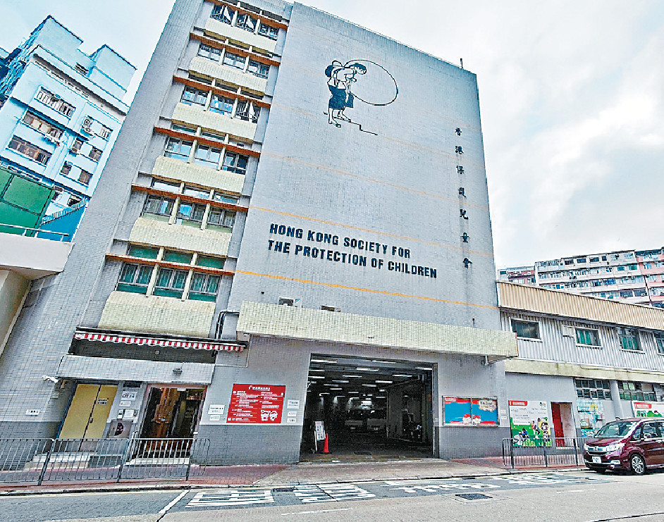 ■「童樂居」涉案被捕職員增至二十三人。
