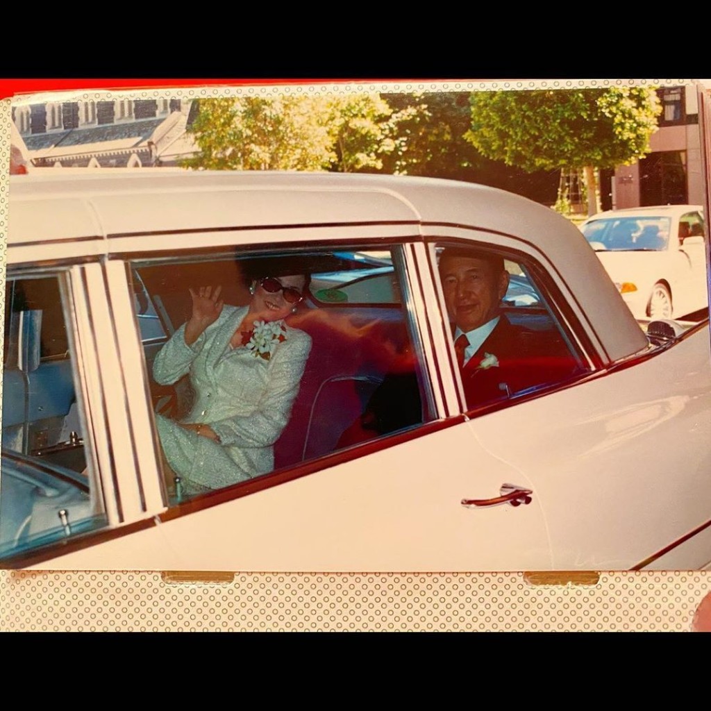 賭王與二太為超儀出嫁很開心。