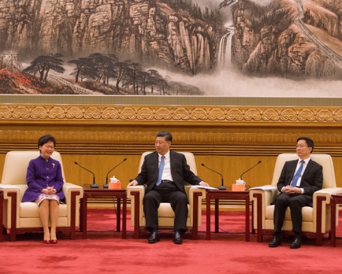 習近平(中)接見港澳訪京團 。行政長官辦公室圖片