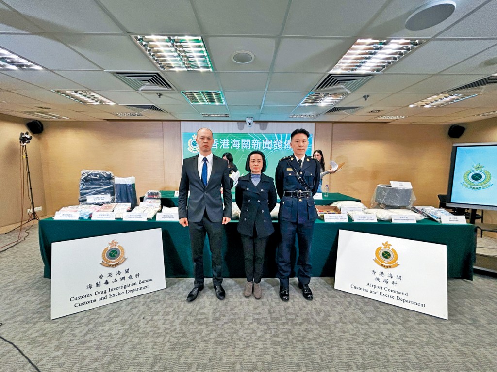 因應聖誕假期將至，海關早前開始在機場加強打擊販毒活動。 