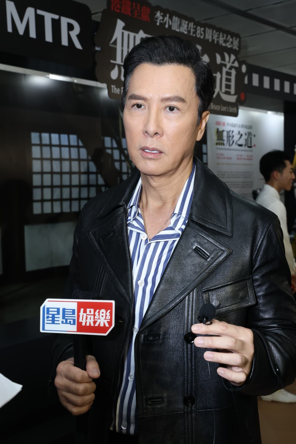 甄子丹形容李小龍是前無古人,後無來者,「我在李小龍先生面前仍是個小學生。」 甄子丹形容李小龍是前無古人,後無來者,「我在李小龍先生面前仍是個小學生。」