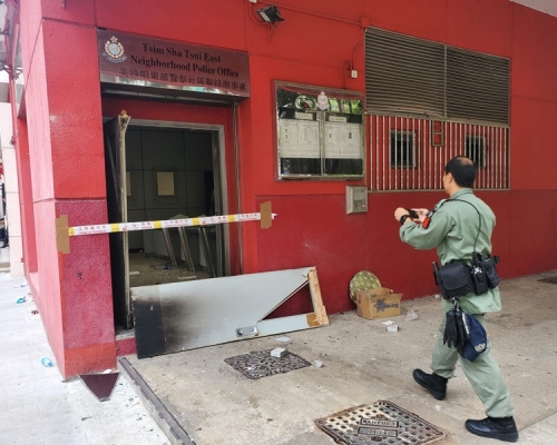 警方現正封鎖該聯絡中心調查。梁國峰攝
