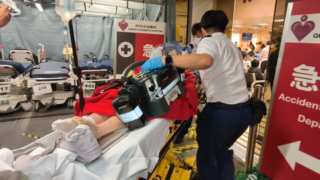 慈雲山中心女子墮樓，昏迷送院搶救。黃文威攝