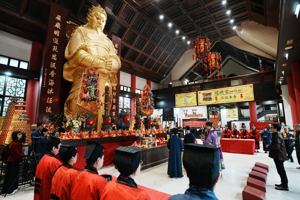 連續九年求得中籤的概率，是(44/96)⁹，經計算後約為0.0893%，即約1120分之一機會。