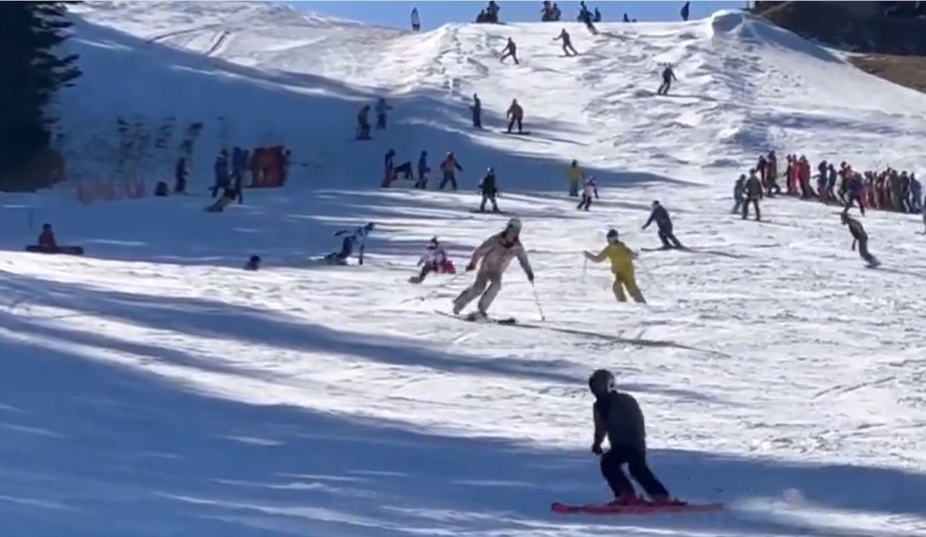 中國駐新潟總領事館提醒，中國遊客在當地滑雪時，不能盲目試新項目，須量力而為。影片截圖