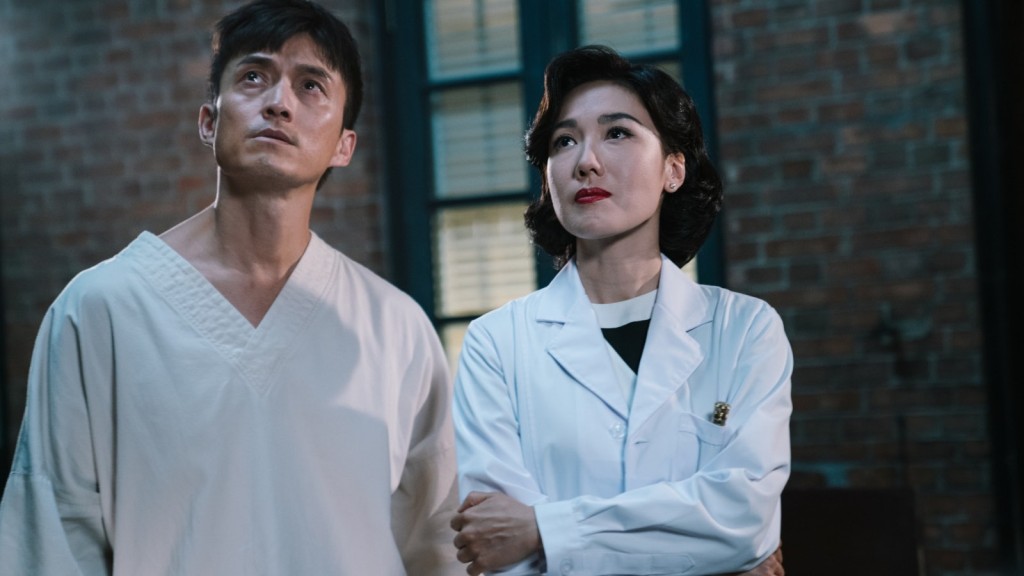 李施嬅 《金宵大廈2》是今年焦點劇集之一，事關劇集第一輯深得觀眾喜愛，而第二輯播出亦引起熱烈討論，女主角李施嬅在時空穿梭的劇情中，不但演技精湛，造型亦都靚到網民大讚！絕對有機會入圍爭視后！