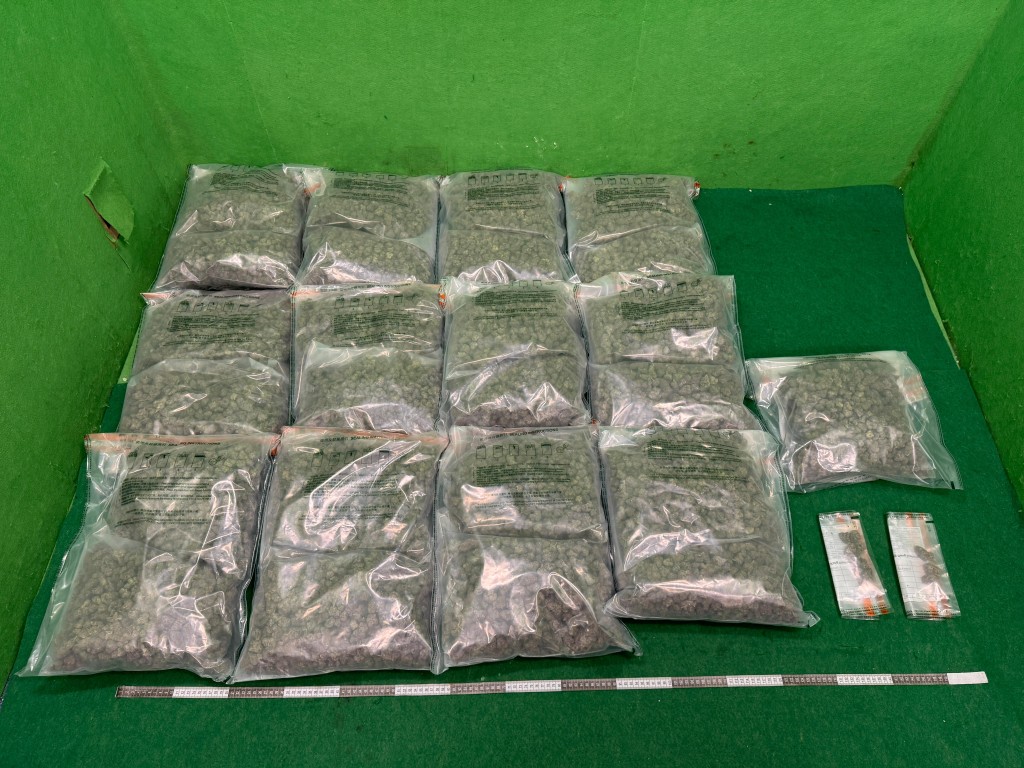 第二宗案件中檢獲的懷疑大麻花。海關圖片