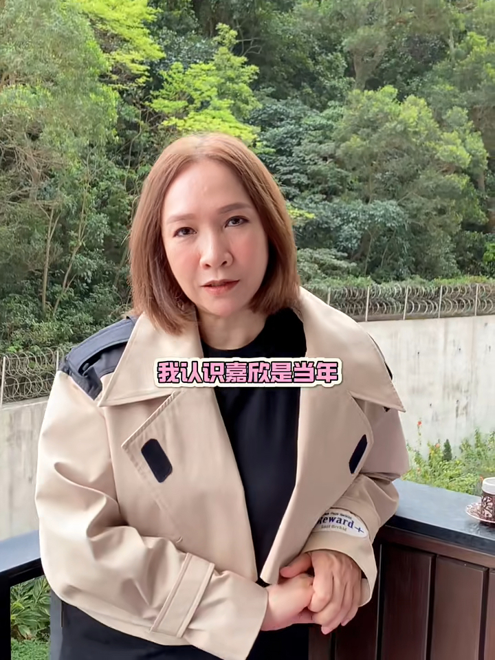 陳灝而指1988年時曾「急救」李嘉欣。 陳灝而指1988年時曾「急救」李嘉欣。