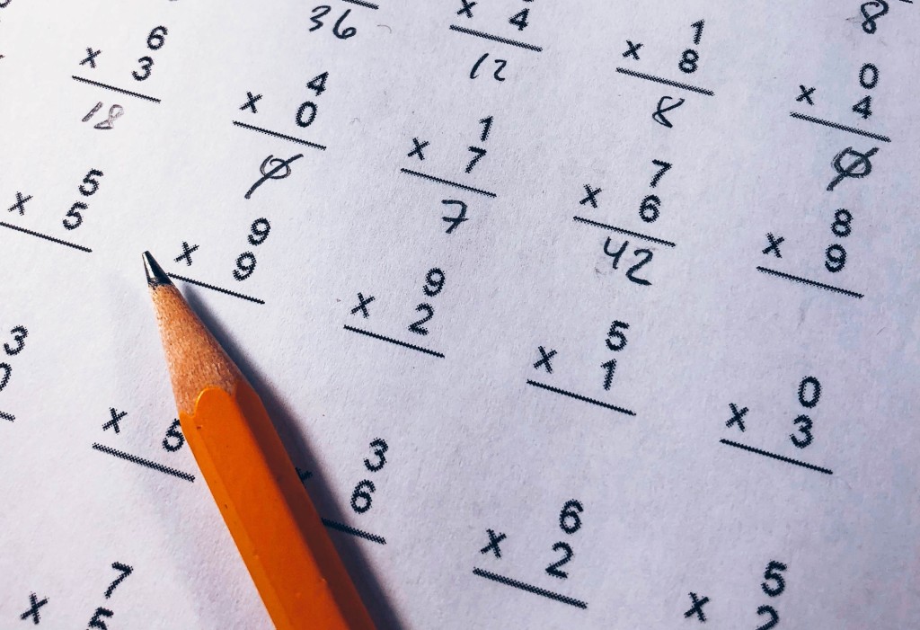 讨厌数学的家长，往往会培养出数学成绩较差的孩子。（示意图）
