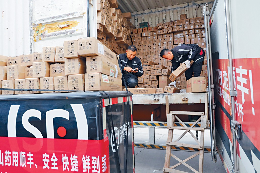 在政策實施前,快遞企業之間的「價格戰」在今年上半年多次升溫。