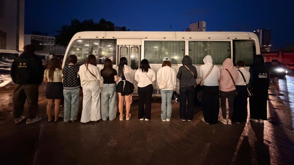 元朗警區特別職務隊聯同入境處人員今日（10月22日）展開「火石」行動。警方圖片