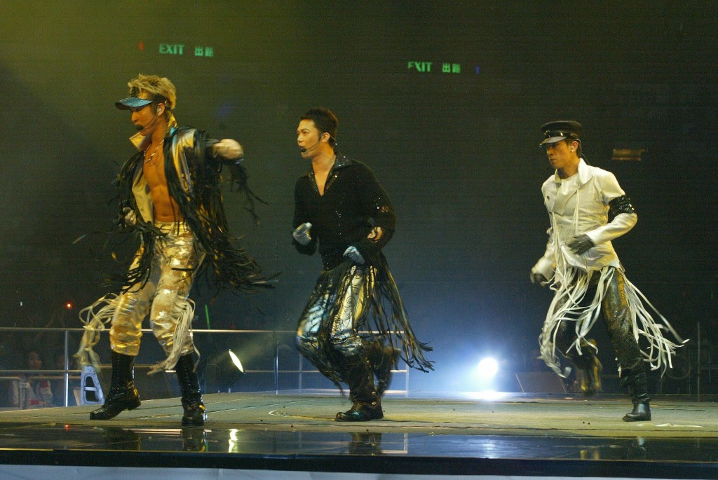 謝天華曾係跳唱組合「風火海」成員，除他仲有朱永棠及陳小春。