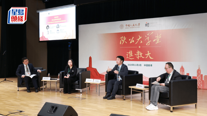 圓桌論壇由譚偉強（左一）主持，與多名國內外專家共同探討香港在可持續金融的發展現狀和未來機遇。　教大提供