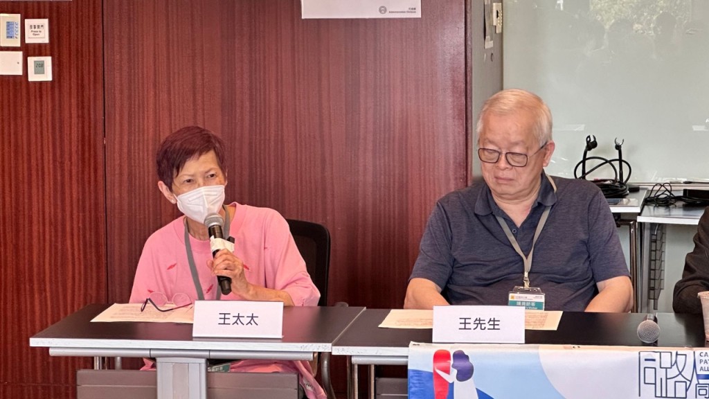 早期肺癌患者王太(左)表示，有藥無錢醫猶如被判第2次死刑，希望政府能幫助後生仔。黃鈺鈞攝