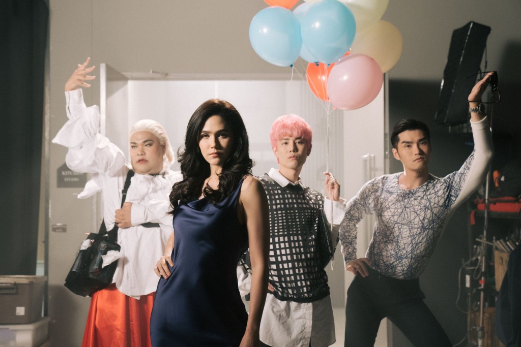 《女神撞正基OL》(Tootsies & The Fake),5月14日上映。