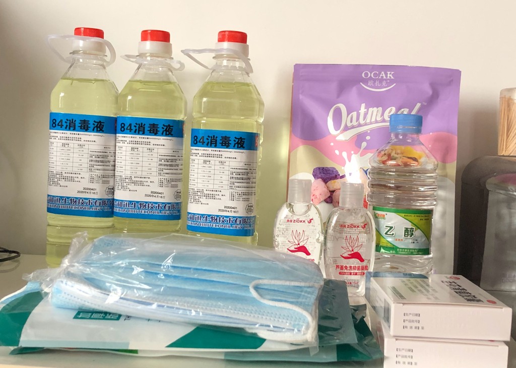 有民眾準備物資。網上圖片