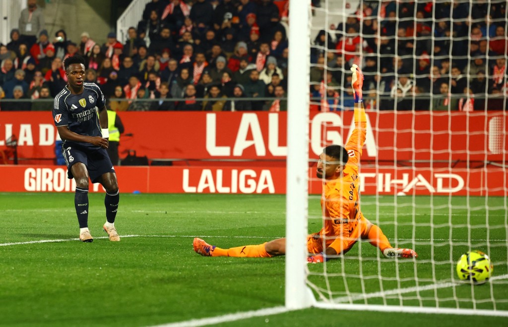 雲尼斯奧斯於61分鐘食詐糊。路透社