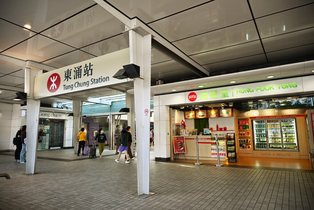 經實測，由港珠澳大橋香港口岸旅檢大樓坐巴士前往港鐵東涌站，需時約20分鐘。資料圖片