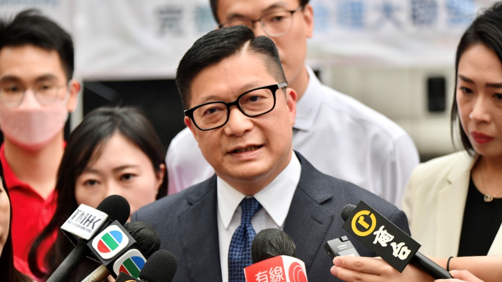 鄧炳強重申政府對不實言論或與事實不符的事會澄清，指要讓市民清楚知道事實真相，他亦嚴厲譴責記協早前指控局方的言論。盧江球攝